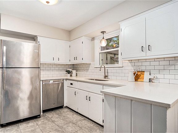 5th image of 741 Union Ave NE