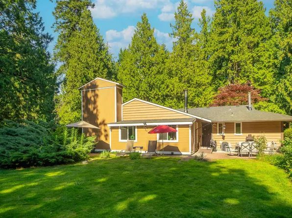 13425 Woodcrest Dr, Surrey, BC V4P 1W3