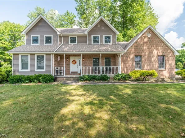 2218 Crestmont Dr, Girard, OH 44420