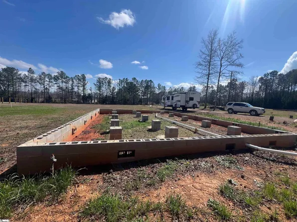 104 Edwards Ln, Cross Hill, SC 29332