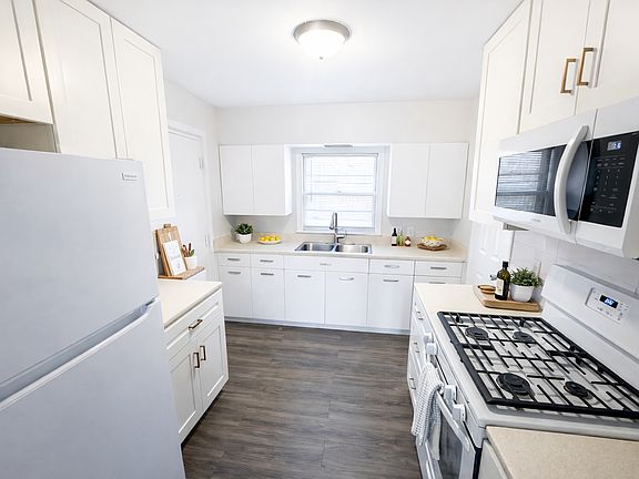 2nd image of 1031 Turner Blvd APT 4