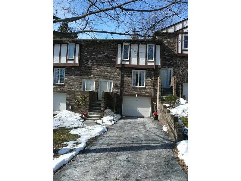 105 Sheffield Ct photo 1