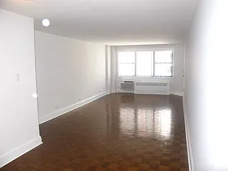 Rented by Metropolis Real Estate of Manhattan