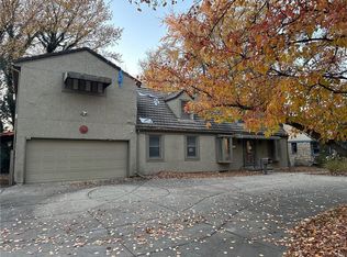 8120 Lee Blvd, Leawood, KS 66206