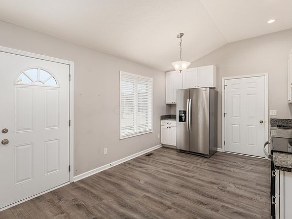 4th image of 885 Hickory Hill Dr