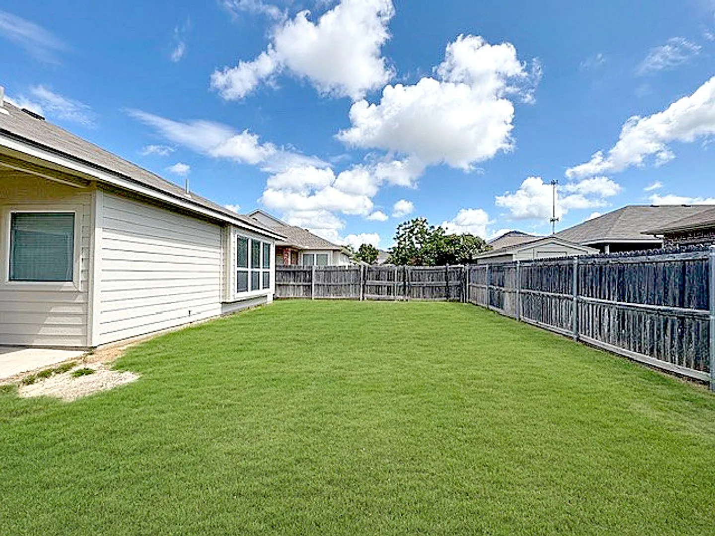 Charming 3-Bedroom, 2 Bath Home in a Quiet Neighborhood with Easy Access to 820 & I-30 — Photo 4