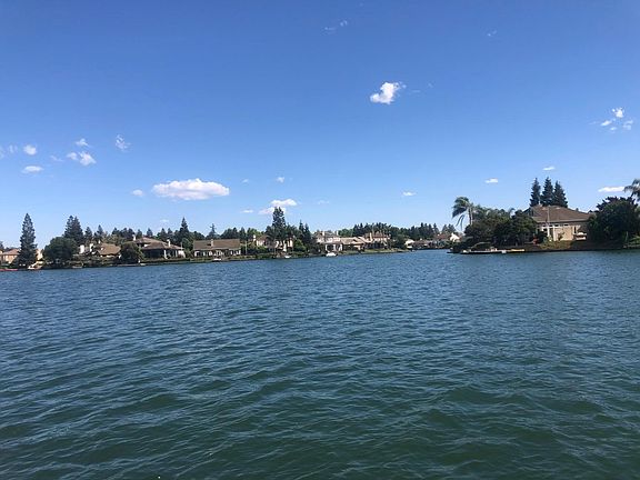 3rd image of 394 Pine Lake Cir
