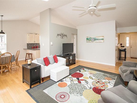 Open circular floor plan.