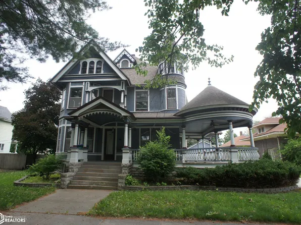 821 Division St, Webster City, IA 50595