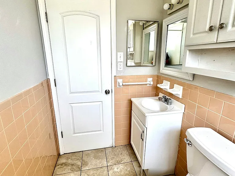 5225 Southwest Ave #105 — Photo 8