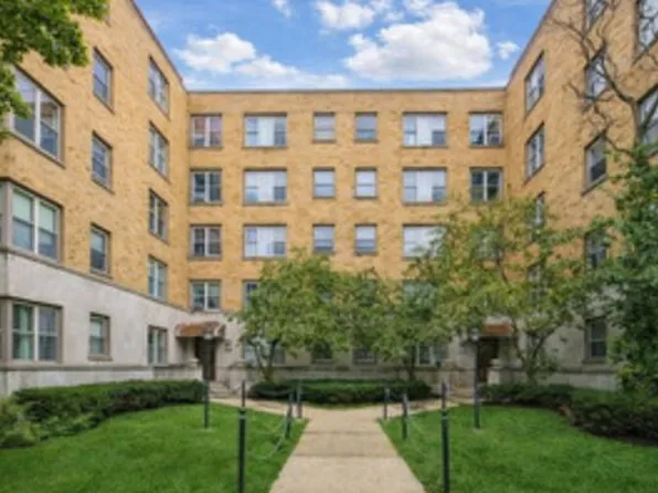 2610 W Balmoral Ave APT 402, Chicago, IL 60625
