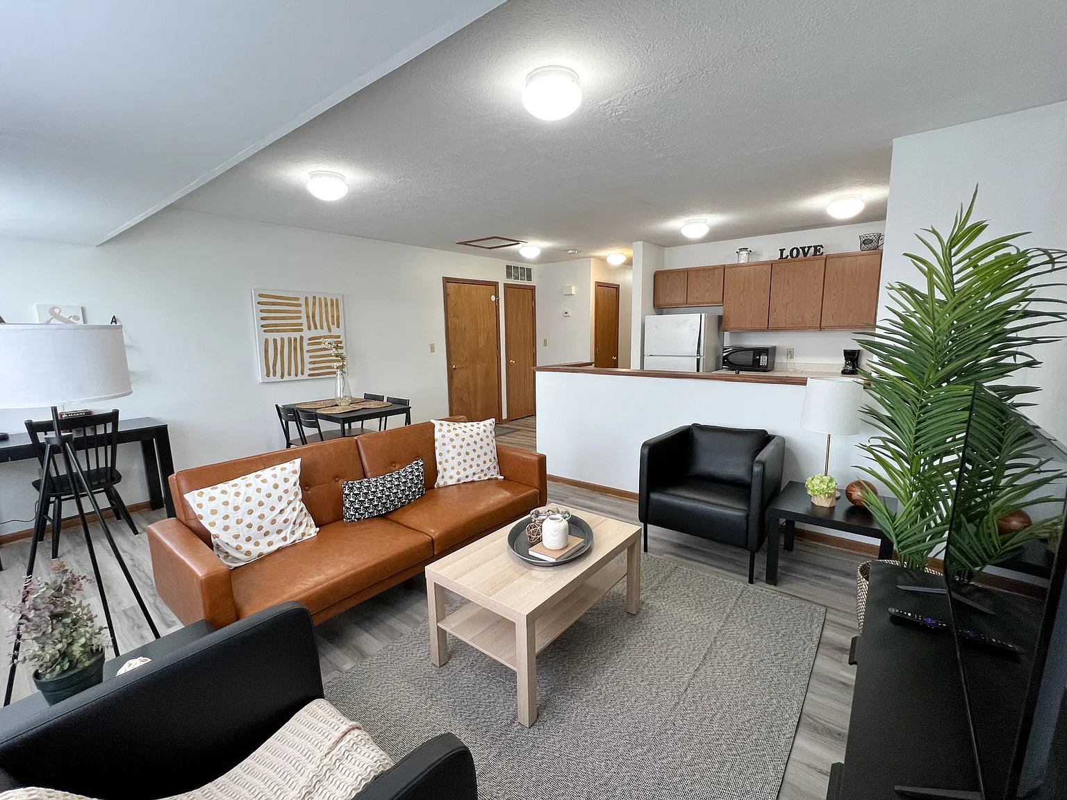2 bed, 750 sqft, $2,050 — Photo 1