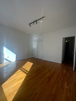 Rented by Peter R. Hungerford, LREB | media 26