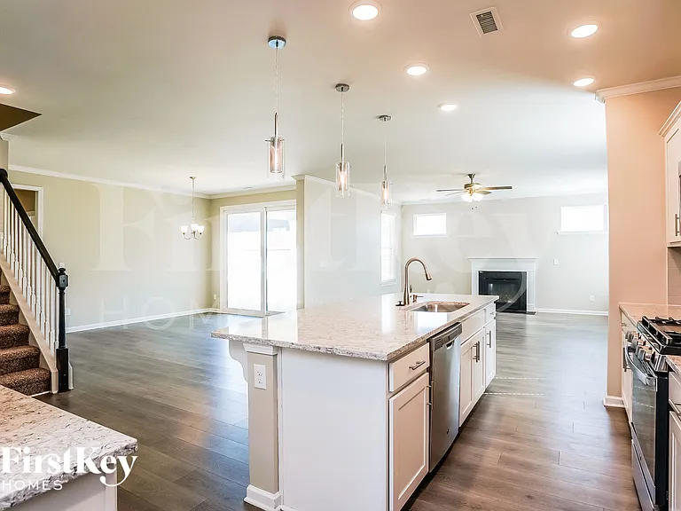 355 Streamliner Blvd — Photo 8