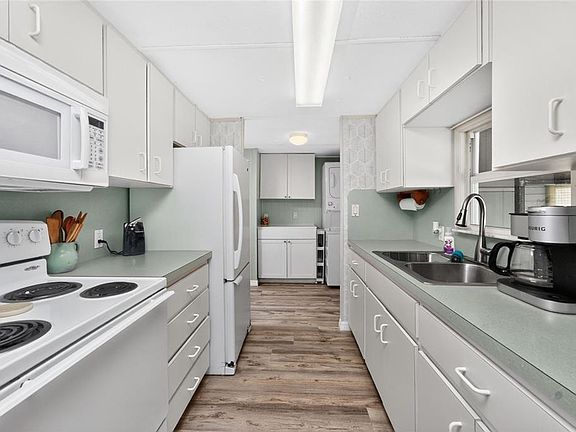 5th image of 7494 Danvers Cir