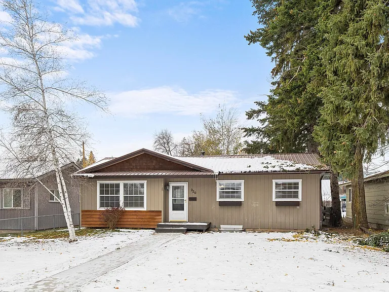 220 Minnesota Ave — Photo 1