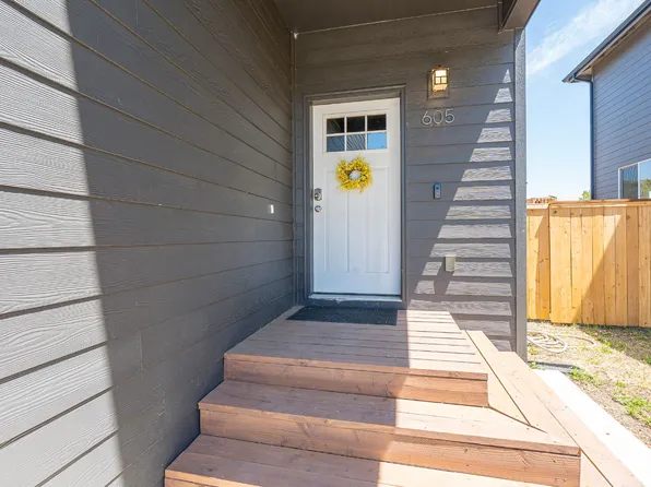 605 S 16th St, Philomath, OR 97370