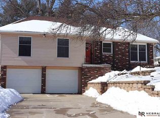 4998 Oaks Ln, Omaha, NE 68137