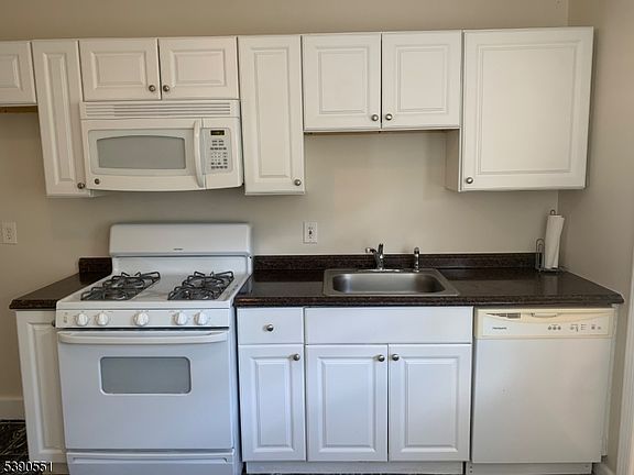 5th image of 68 Cottage Pl Floor 2