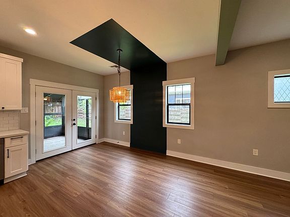 4th image of 1704 N Washington