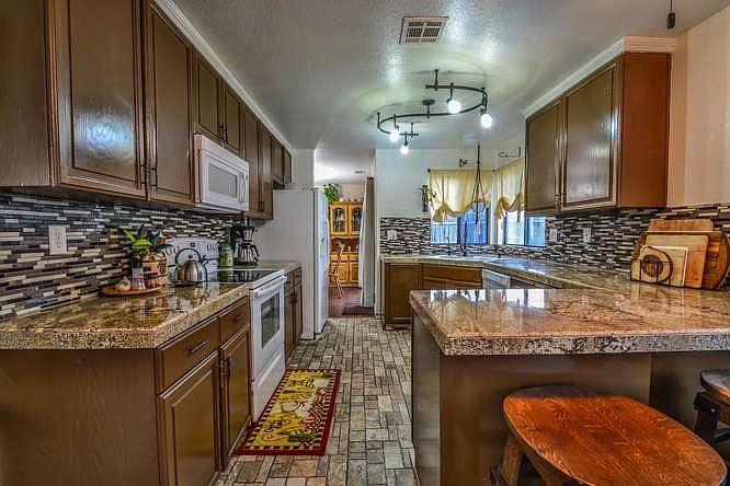 1st image of 1960 Amberwood Ct
