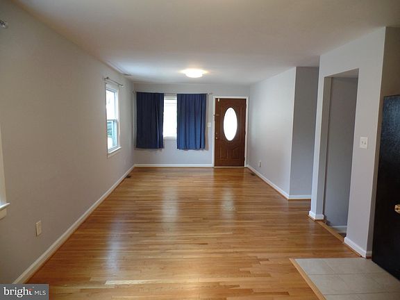 3rd image of 1746 Pimmit Dr