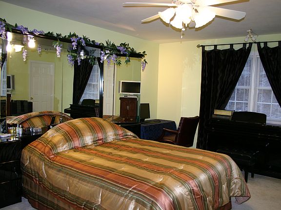 2nd image of 1005 Autumn Ave
