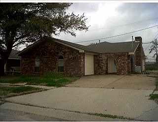 1st image of 3832 Lyndell Dr