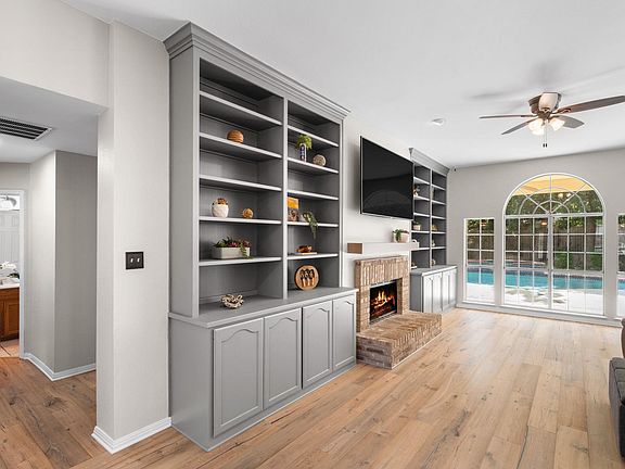 2nd image of 819 Blue Spring Cir