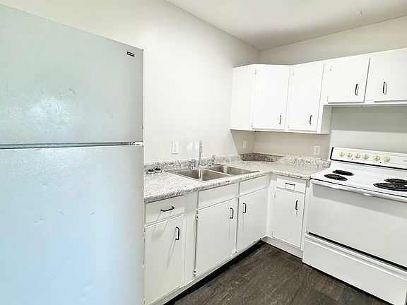 3rd image of 1705 Bluff Ave #C