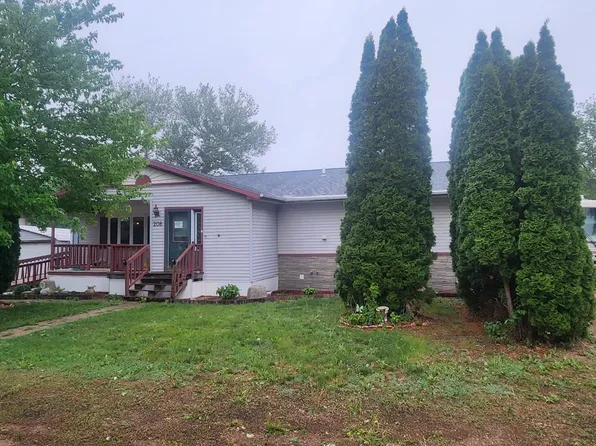 208 S Clark St, Viborg, SD 57070