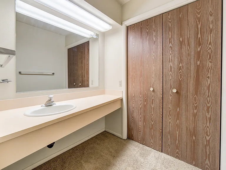 442 N 500 E #7 — Photo 4
