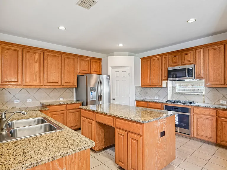 6006 Shadywood Ln — Photo 13