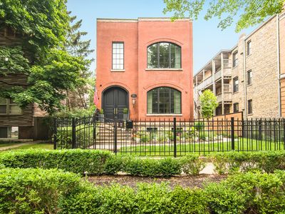 3507 N Bosworth Ave, Chicago, IL, 60657