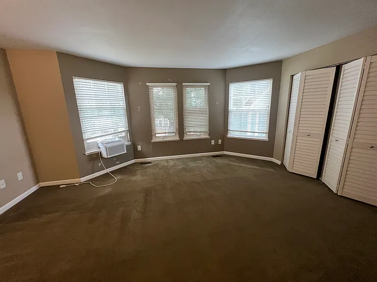 745 E Military St — Photo 5