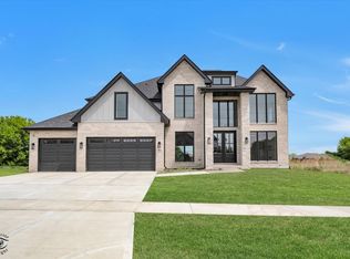 9011 Port Washington Dr, Frankfort, IL 60423