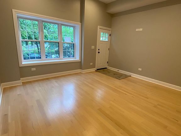 3rd image of 1239 N Rockwell St #1N