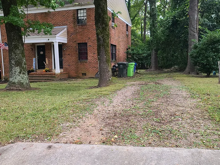 209 Colleton Rd — Photo 1