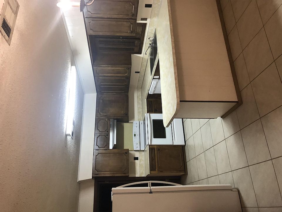 2nd image of 510 Lakeside Dr