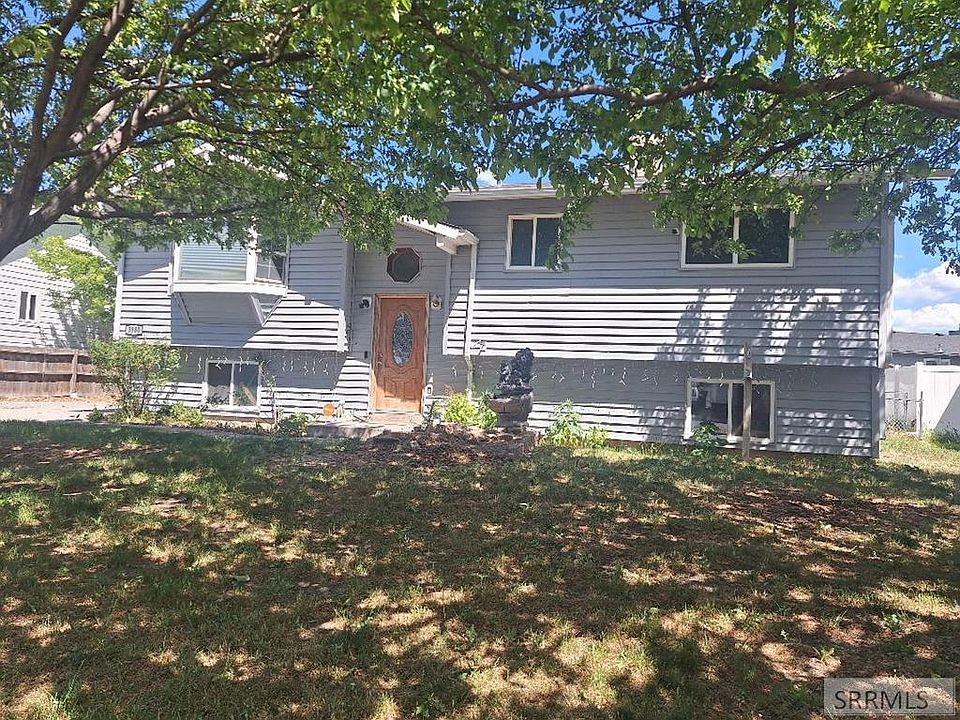 1st image of 3880 Henderson Ln