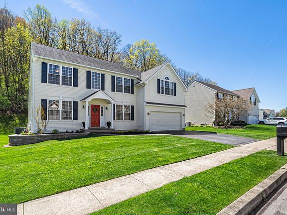 2nd image of 818 Windridge Ln
