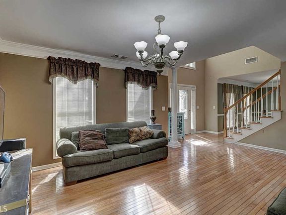 3rd image of 160 Highland Park Dr