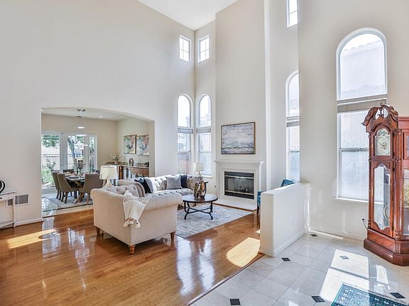 2nd image of 5954 Gleneagles Cir