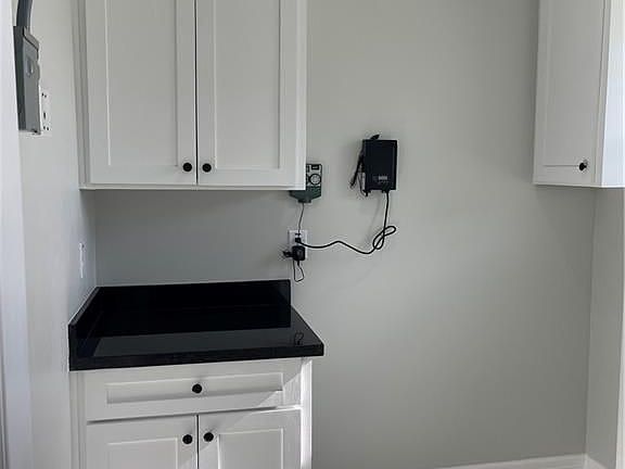 3rd image of 5510 N Crown Poin