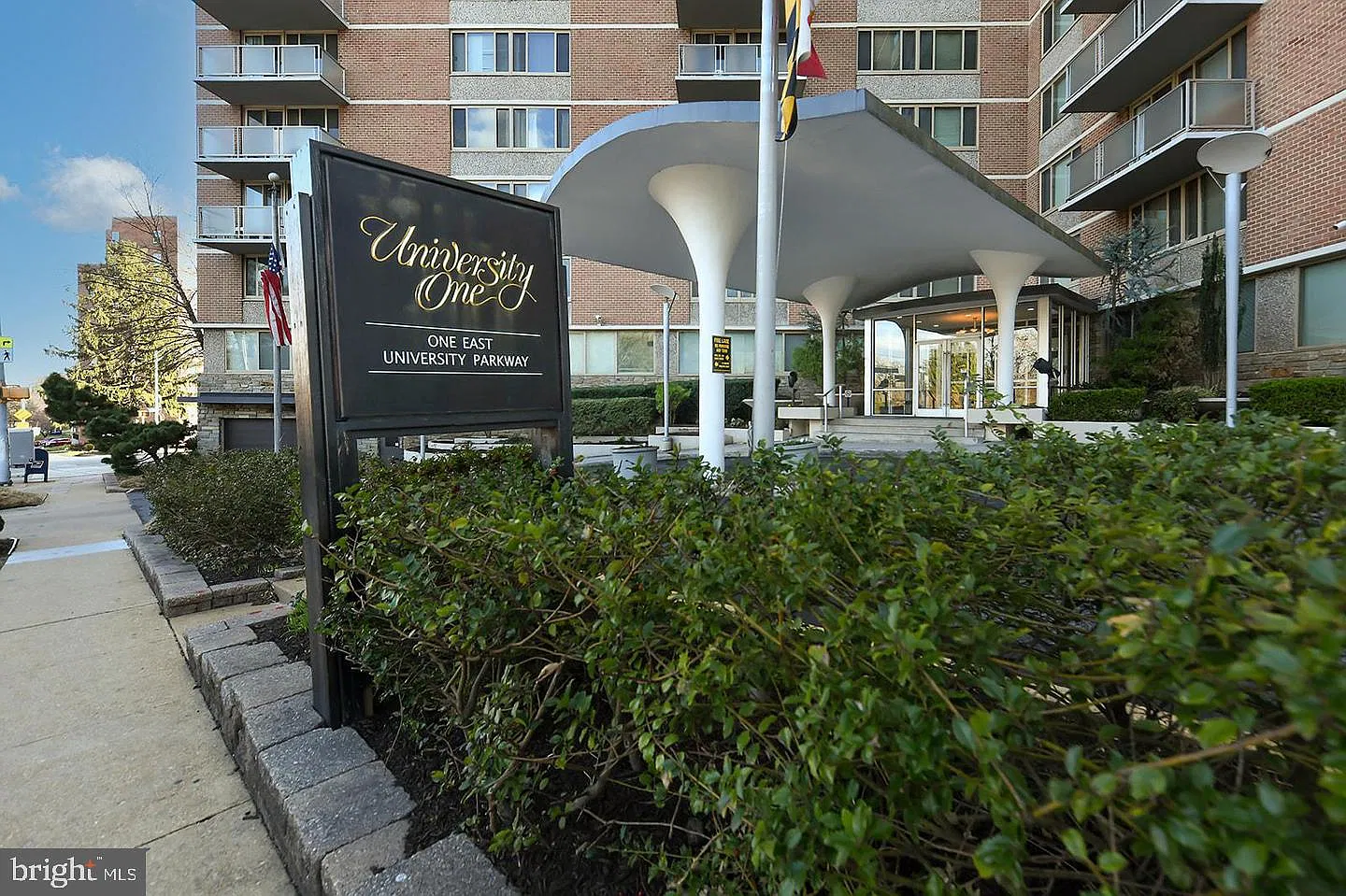 1 bed, 1.0 bath, 829 sqft, $1,950 — Photo 2