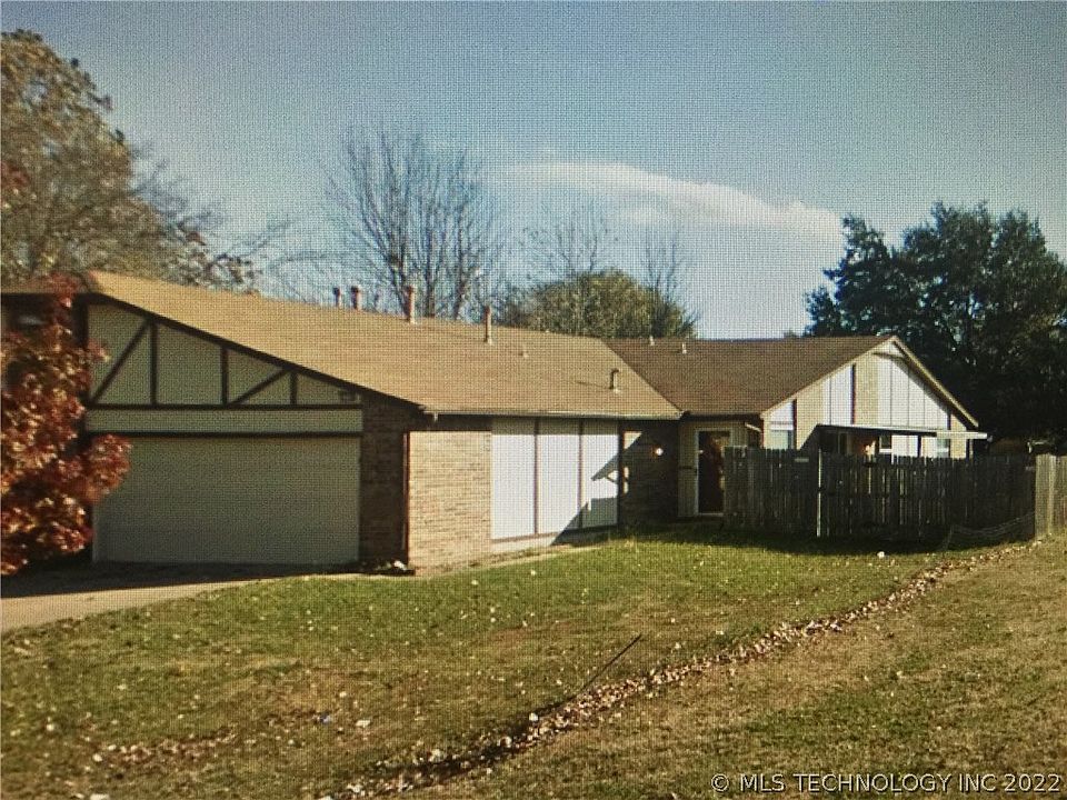 2nd image of 9760/9762 E 33rd St S