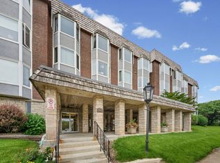 2400 Archbury Ln APT 2E, Park Ridge, IL 60068