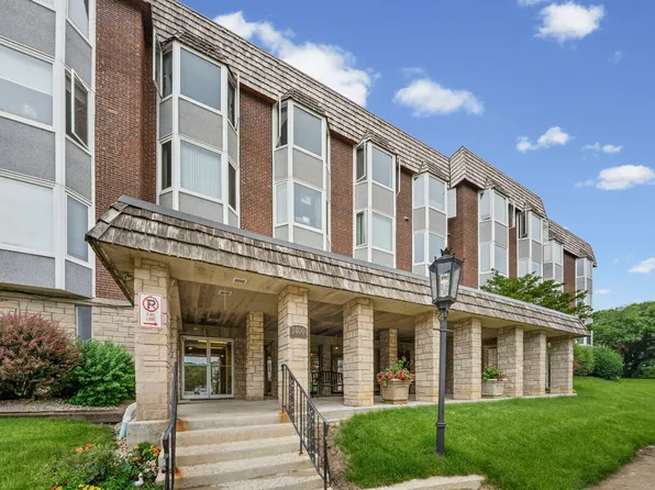 2400 Archbury Ln APT 2E, Park Ridge, IL 60068