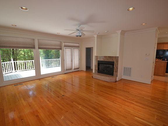 3rd image of 6900 Linkside Ct
