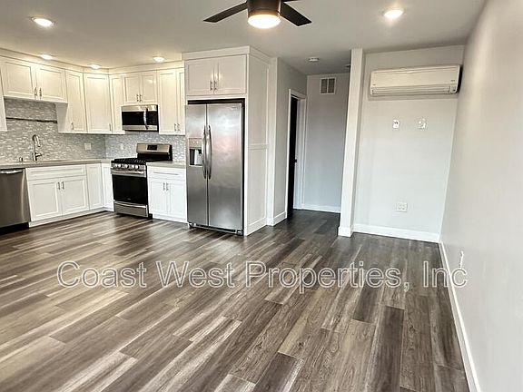 4th image of 2030 Diamond St #D